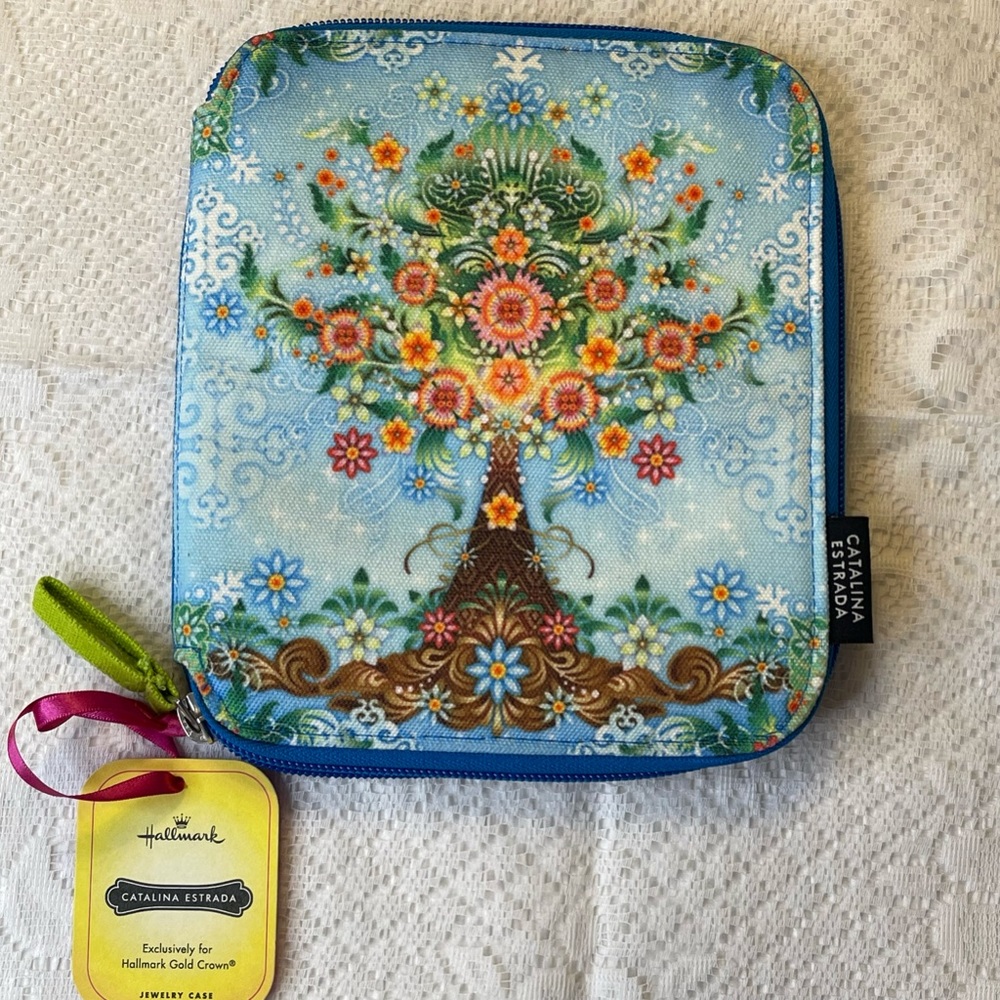 Hallmark Gold Crown zip jewelry case NWT tree scene 1 snap pocket 1 open pocket